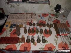 На Донбассе боец АТО наворовал целый арсенал боеприпасов