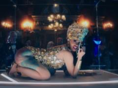 Реперша Cardi B в провокативном клипе тверкует и полностью обнаженная играет на пианино