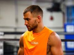 Мексиканский чемпион мира назвал боксера, который может нокаутировать Ломаченко