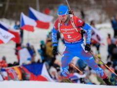 Логинов выиграл спринт на Кубке мира по биатлону