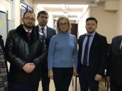 Денисова из Лефортовского суда:  Моряки держатся достойно. Это настоящие герои! 