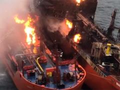 Продолжается пожар на двух судах у Керченского пролива. Начали рваться швартовые тросы