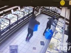 В Кривом роге шесть азербайджанцев ограбили ювелирный магазин