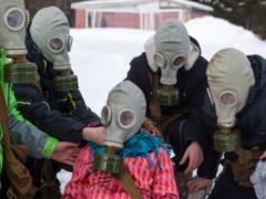 В России опоздавших школьников заставили просидеть урок в противогазах