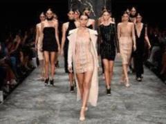 Как «походка манекенщицы» сказывается на самочувствии