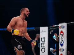 Боец MMA получил ужасный перелом ноги, когда бил соперника