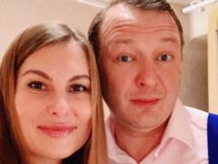 Избитая жена Марата Башарова подает на развод