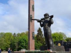 Во Львове снесли 30-метровую стелу Монумента славы