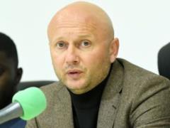 Вице-президента  Карпат , который пел оскорбительные речевки в адрес соперника, оставили в клубе