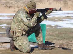 Славянские гвардейцы соревновались в стрельбе из боевого оружия