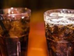 Эксперты выявили новую опасность от сладких газировок