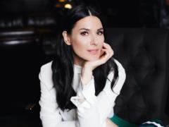 Маша Ефросинина похвасталась стройными ножками в дерзких колготках