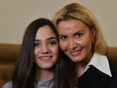  Стала человеком : Тутберидзе держала Медведеву в тисках