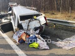 Под Киевом  Honda  влетела в  ВАЗ , у которого оторвало колесо