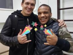  Хорошо, когда машина мощная . Усик и Беленюк забавно подурачились на видео
