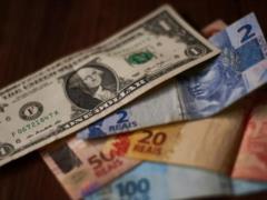 Растущие доллар и евро обрушили рубль