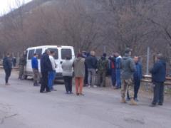 На границе с Румынией местные жители мешают пограничникам строить забор