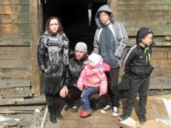 В РФ многодетная мамаша угоняла машины, организовала притон и заживо похоронила парня