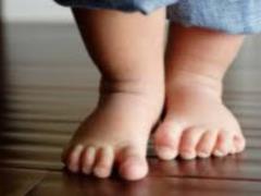 Врачи советуют ходить по квартире босиком