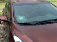 В Терновке Днепропетровской области участник АТО разбил кувалдой более 20 автомобилей