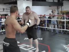 В России состоялся один из самых эпичных боев в MMA, одному из бойцов сломали обе руки