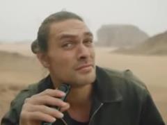 Звезда  Игры престолов  Джейсон Момоа неожиданно впервые за 7 лет сбрил бороду