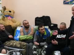 Футболисты киевского  Динамо  посетили раненых бойцов