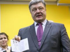 Суд Киева может запретить Порошенко покидать Украину