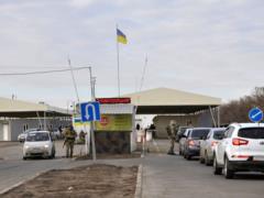 Гражданин пытался унести две картины на территорию ОРДО