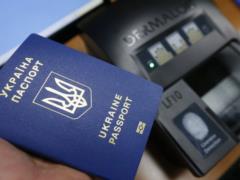 Украинский паспорт в мировом рейтинге поднялся на 23 место