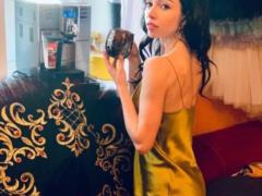 Изящная Екатерина Кухар похвасталась фигурой в красном купальнике