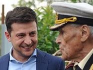 Зеленському влаштували урочисту фотосесію - із зв’язковою УПА і військовим СРСР (фото дубль-27)
