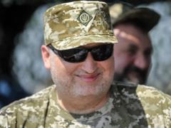 Турчинов подал в отставку, но готов служить дальше (документ)