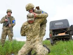 Под Ровно бойцов теробороны учили отражать атаки НВФ