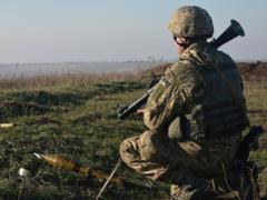 Штаб: в ООС 5 обстрелов, ранен один боец