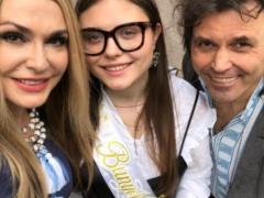 Сумская в расшитом платье побывала на последнем звонке дочери