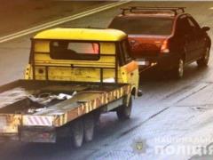 В Киеве мужчина угнал эвакуатор