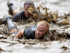 Немцы испытали себя на выносливость в забеге Tough Mudder