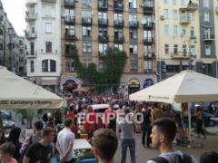 Под кинотеатром  Киев  устроили акцию протеста