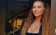 Седокова показала глубокое декольте, призвав заботиться о груди