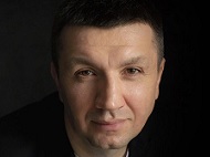 На  плюсах  знайшлася порядна людина - відмовилася балотуватися від  Слуги народу  через   ватне  оточення Зеленського