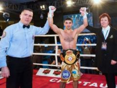 Украинец Далакян нокаутировал соперника и в третий раз защитил чемпионский титул