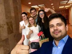 Партия  Слуга народа  подала в ЦИК документы для регистрации кандидатов-мажоритарщиков