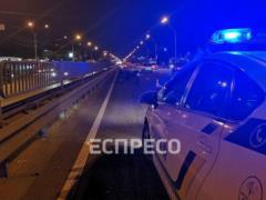 В Киеве погиб мотоциклист после столкновения с внедорожником