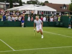 Австралийский теннисист разбил пять ракеток после вылета с Wimbledon