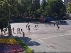 Националисты в центре Харькова преследовали нардепа и забросали его яйцами