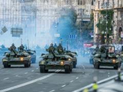 Экс-глава СБУ поддержал идею Зеленского об отмене военных парадов в Украине