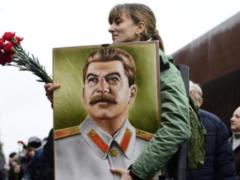 The Guardian: Россия Путина реабилитирует Сталина
