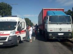 В Харькове фура сбила пешехода