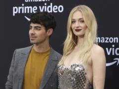 Муж звезды  Игры престолов  Софи Тернер опубликовал ее фото в купальнике